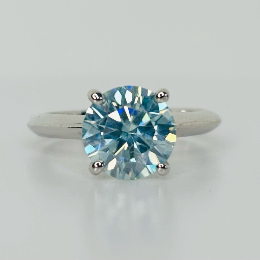 3ct MOISSANITE Ring size 7